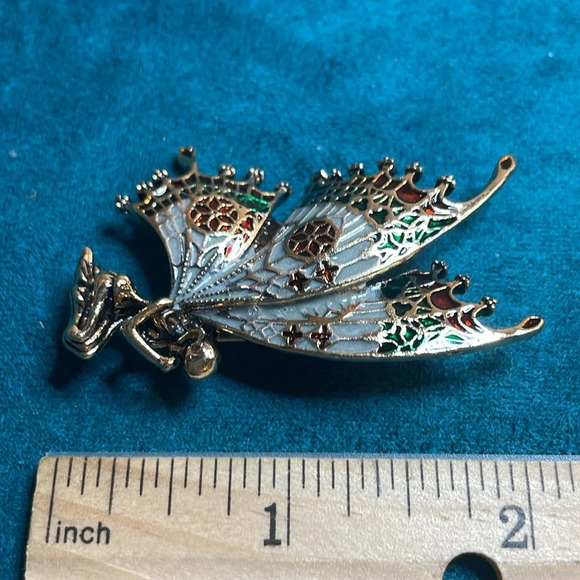 Fairy Brooch- Kneeling Praying Fae - Picture 5 of 5